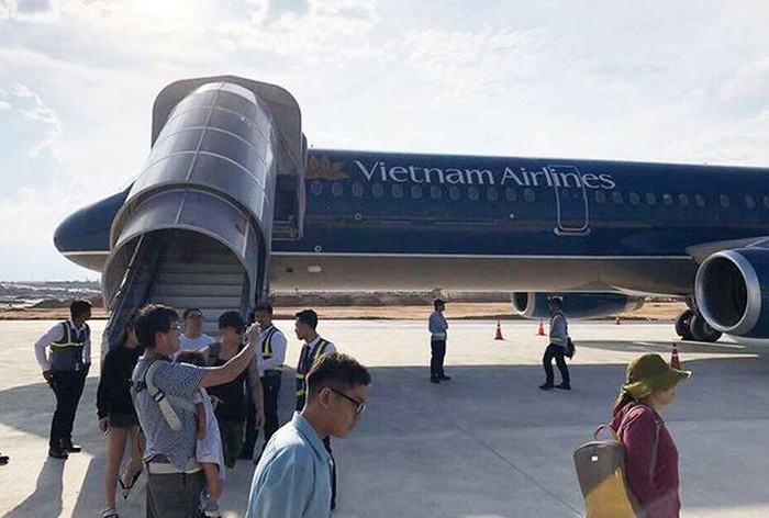 Chuyến bay số hiệu VN -7344 của hãng Vietnam Airlines hạ cánh nhầm xuống đường băng chưa khai thác tại Cam Ranh. Ảnh: Đỗ Hoa/Tienphong