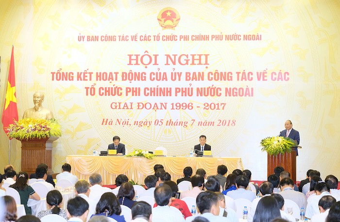 Ngày 5/7, Thủ tướng Nguyễn Xuân Phúc đã dự Hội nghị tổng kết hoạt động giai đoạn 1996-2017 của Ủy ban Công tác về các tổ chức phi chính phủ nước ngoài. Ảnh: VGP