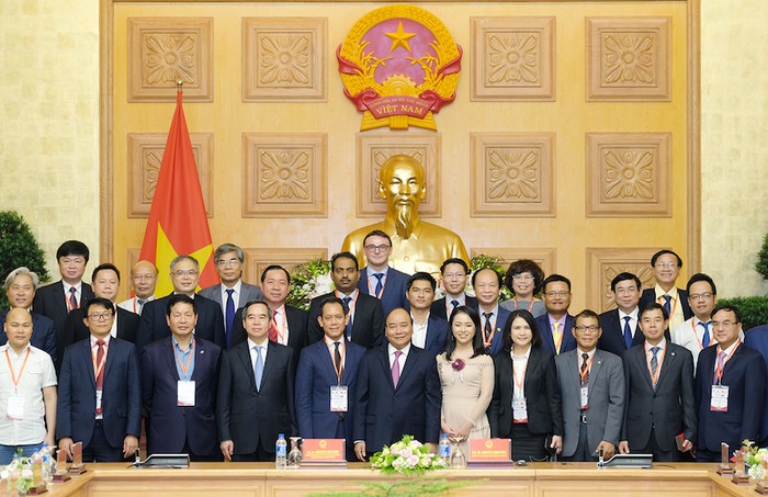 Thủ tướng Nguyễn Xuân Phúc đã có cuộc gặp mặt, làm việc với lãnh đạo các tập đoàn, diễn giả của Diễn đàn cấp cao “Tầm nhìn và chiến lược phát triển đột phá trong bối cảnh cuộc cách mạng công nghiệp lần thứ 4”. Ảnh: VGP.