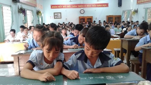 Học sinh tiểu học dù học 2 buổi/ngày nhưng có khi vẫn phải lao vào lớp học thêm buổi tối. Ảnh minh hoạ: Giaoducthoidai.vn
