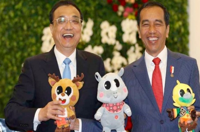 Tổng thống Indonesia, ông Joko Widodo tiếp Thủ tướng Trung Quốc Lý Khắc Cường tại Phủ Tổng thống, Tây Java, Indonesia nhân dịp Kỷ niệm 05 năm thiết lập Quan hệ Đối tác chiến lược toàn diện Trung Quốc-Indonesia (Nguồn: en.tempo.co)