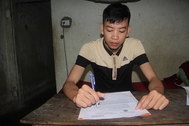 Nam sinh mồ côi Đặng Đăng Hoàng cũng nhận được hỗ trợ học bổng “Chuyện nhà Dr Thanh”