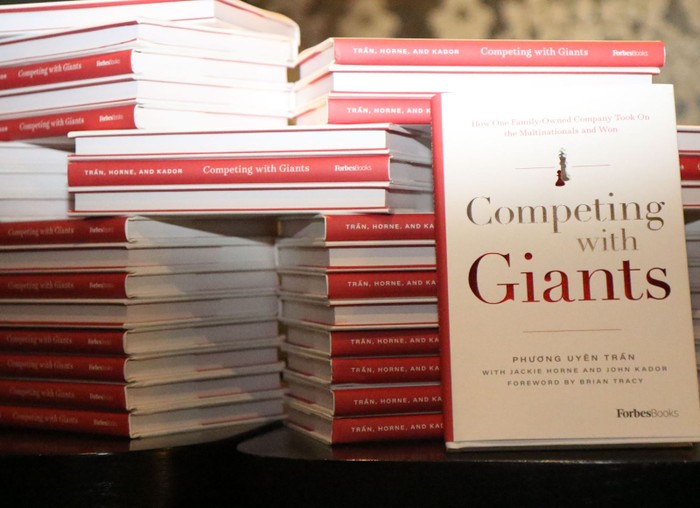 “Competing with giants” sẽ chính thức được xuất bản tại Việt Nam với tựa đề “Vượt lên người khổng lồ”