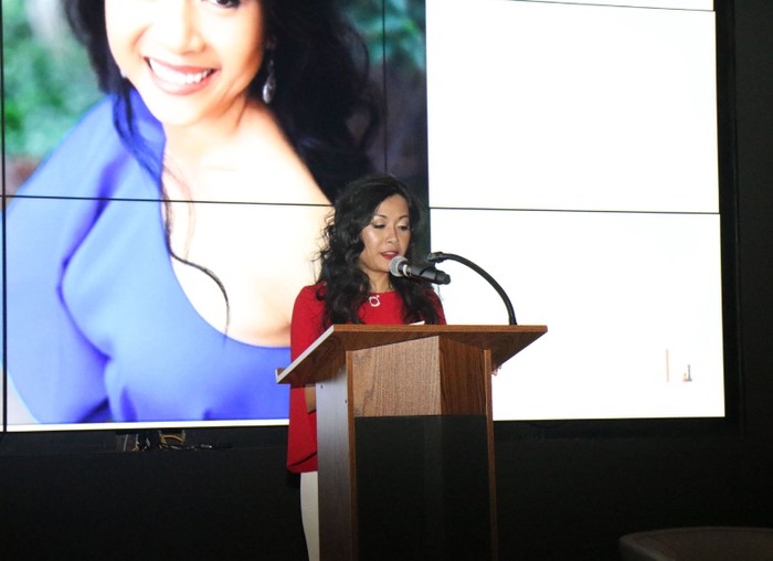 Nữ doanh nhân Trần Uyên Phương phát biểu tại sự kiện ra mắt cuốn sách.