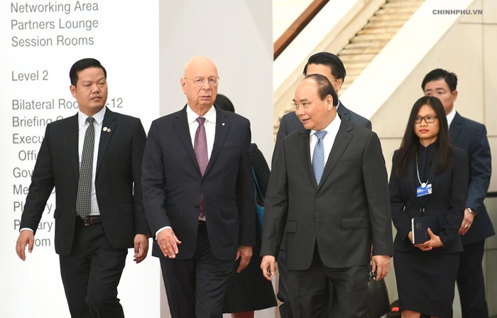Thủ tướng tiếp Chủ tịch điều hành WEF. Ảnh: VGP/Quang Hiếu