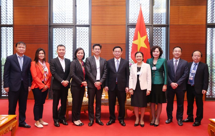 Phó Thủ tướng Vương Đình Huệ tiếp ông Philip Yuen, Tổng giám đốc điều hành khu vực Đông Nam Á của hãng Deloitt. Ảnh: VGP/Thành Chung