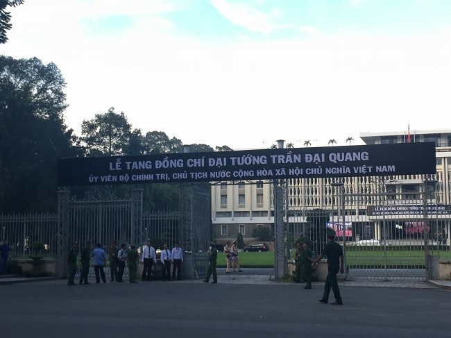 Hội trường Thống Nhất mở cửa từ sớm để đón nhân dân vào viếng Chủ tịch nước Trần Đại Quang.