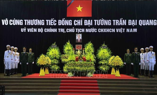Quốc tang được tổ chức trọng thể tại Nhà tang lễ quốc gia, số 5 Trần Thánh Tông, Hà Nội.