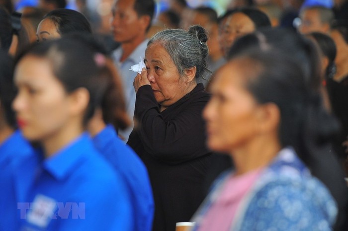 Người dân địa phương đến dự Lễ truy điệu Chủ tịch nước Trần Đại Quang tại xã Quang Thiện, huyện Kim Sơn, tỉnh Ninh Bình. (Ảnh: TTXVN)