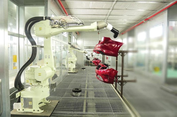 Robot sơn linh kiện nhựa - sản phẩm xuất khẩu của Thaco