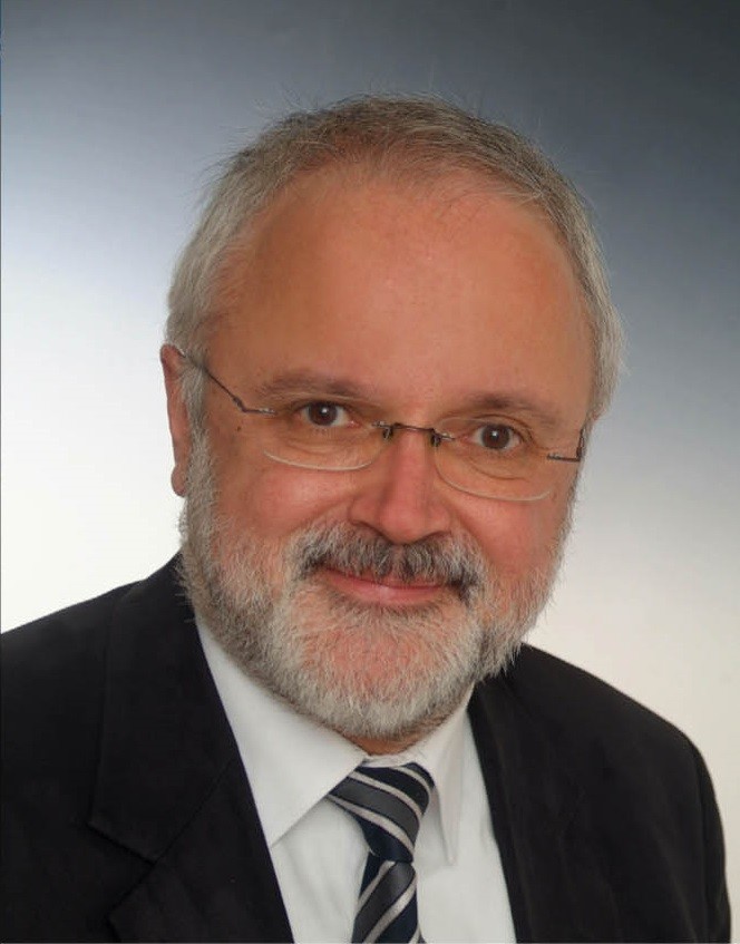 Tiến sĩ Günter K. Fraidl, Phó Chủ tịch cao cấp của AVL - công ty số 1 thế giới về phát triển động cơ và hệ thống truyền động