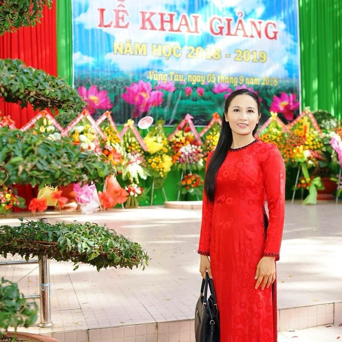 Cô Lê Thị Hoài Thư – Giáo viên Trường Trung học cơ sở Vũng Tàu trong lễ khai giảng năm học 2018-2019. Ảnh: Sơn Quang Huyến