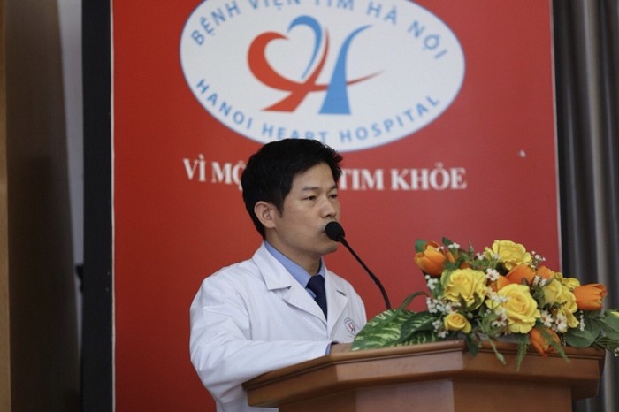 Tiến sĩ Nguyễn Sinh Hiền – Phó Giám đốc bệnh viện tim Hà Nội phát biểu tại chương trình