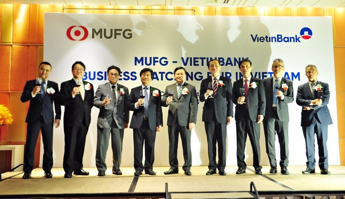 Đại diện Ban Lãnh đạo VietinBank và MUFG chúc mừng sự thành công của sự kiện