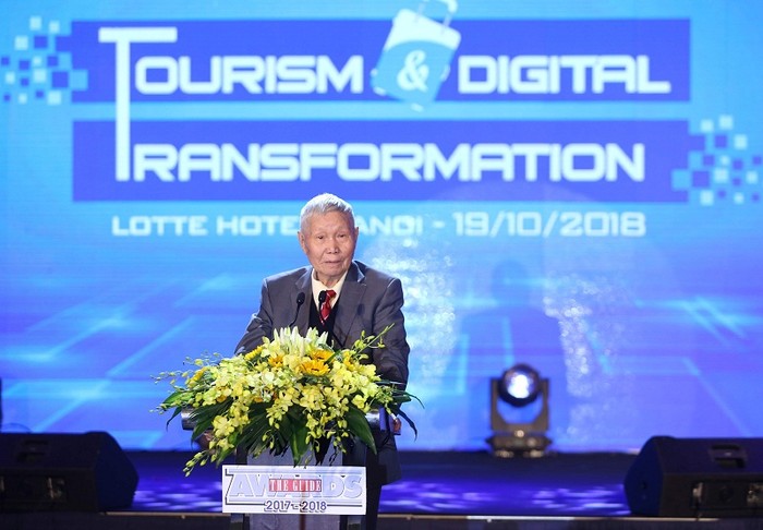 Giáo sư Đào Nguyên Cát, Tổng biên tập Thời báo Kinh tế Việt Nam phát biểu tại sự kiện