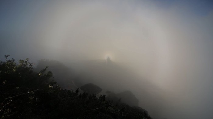 Hiện tượng khúc xạ ánh sáng là hiện tượng thiên nhiên kỳ thú hiếm gặp trên đỉnh Fansipan