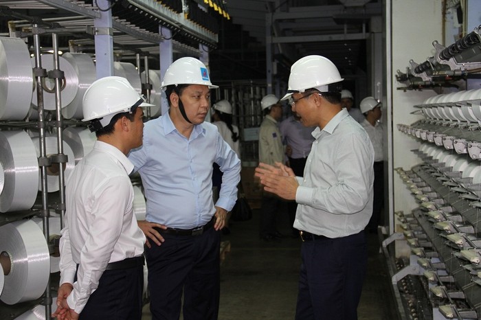 Thứ trưởng Bộ Công Thương Đặng Hoàng An kiểm tra tiến độ nâng công suất sản xuất sợi DTY