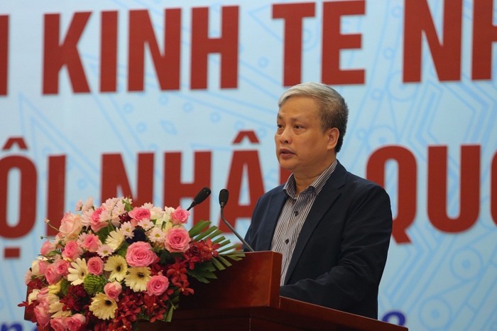 Phó giáo sư, Tiến sĩ Vũ Văn Hà phát biểu đề dẫn Hội thảo