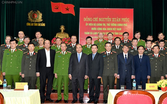 Thủ tướng Nguyễn Xuân Phúc thăm Công an tỉnh Cao Bằng. Ảnh: VGP/Quang Hiếu