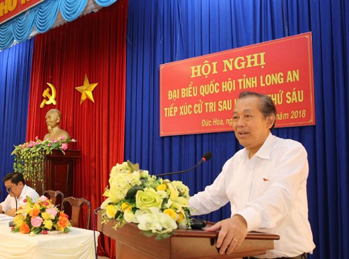 Phó Thủ tướng Thường trực Chính phủ Trương Hòa Bình phát biểu tại buổi tiếp xúc cử tri. Ảnh: VGP/Mạnh Hùng.