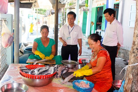 Kiểm tra an toàn thực phẩm sản xuất chả cá tại Bà Rịa - Vũng Tàu.