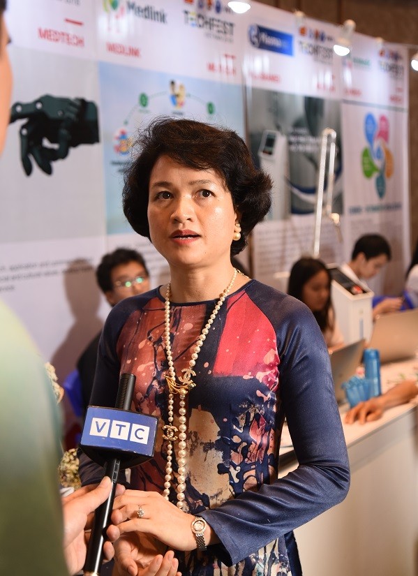 Bà Nguyễn Thị Hương Liên – Phó Tổng giám đốc Sao Thái Dương chia sẻ những kinh nghiệm quý báu cho các startup trên con đường khởi nghiệp.