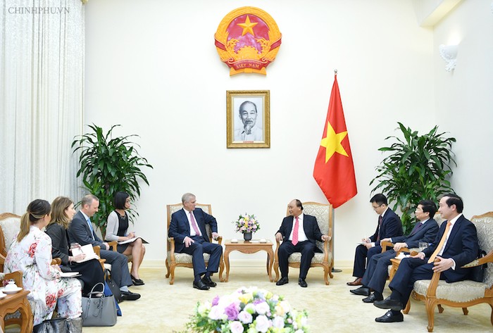 Thủ tướng Nguyễn Xuân Phúc mong muốn, với vai trò và ảnh hưởng của mình, Hoàng tử Anh thúc đẩy nhiều doanh nghiệp Anh đầu tư vào Việt Nam. Ảnh: VGP
