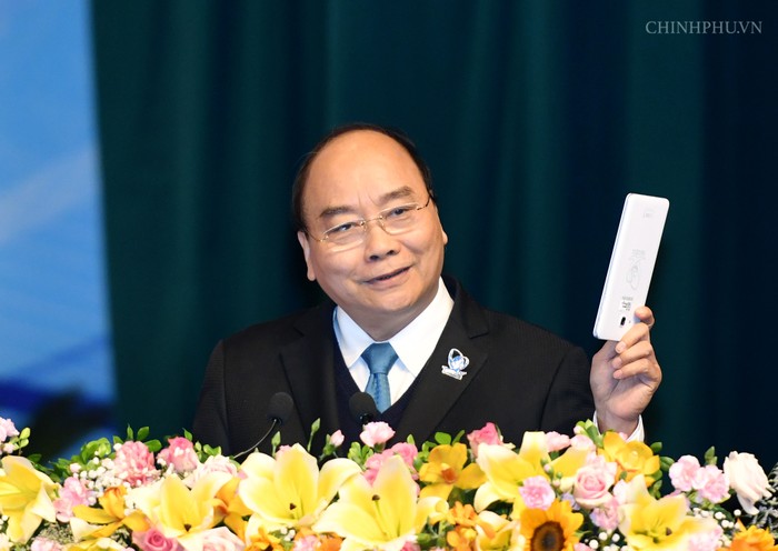 Thủ tướng Nguyễn Xuân Phúc đánh giá cao Đại hội đã áp dụng công nghệ thông tin trong phương thức tuyên truyền - Ảnh: VGP/Quang Hiếu