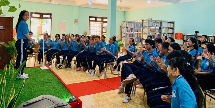 Một tiết thư viện tại Trường Trung học phổ thông Ngô Quyền, đảo Phú Quý (Bình Thuận)