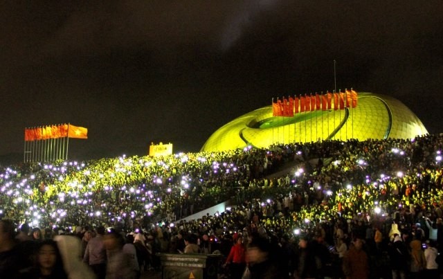 Dạ tiệc ánh sáng và âm nhạc trên Quảng trường Lâm Viên (Đà Lạt).