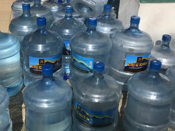 Ban giám hiệu Trường tiểu học Đại Từ đã bỏ toàn bộ nước uống Việt Xưa và thay bằng loại nước khác cho học sinh của trường từ ngày 3/1/2019.
