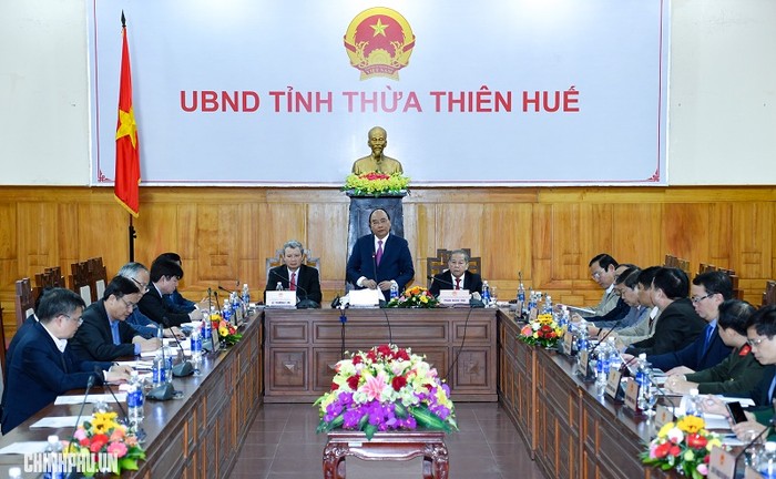 Ngày 6/1, Thủ tướng Nguyễn Xuân Phúc đã có cuộc kiểm tra công tác chuẩn bị Tết Nguyên đán Kỷ Hợi năm 2019 tại tỉnh Thừa Thiên - Huế. Ảnh: Chinhphu.vn