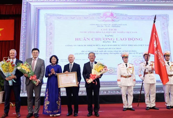 AIA Việt Nam đã vinh dự đón nhận Huân chương Lao động hạng 3 của Chủ tịch nước trao tặng
