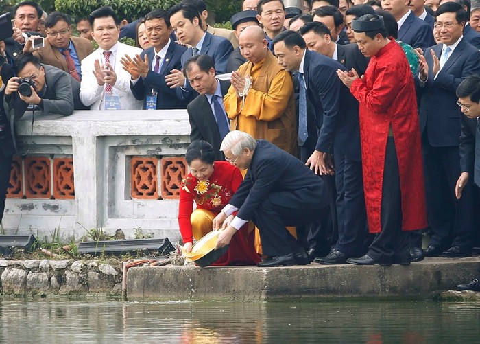 Tổng Bí thư, Chủ tịch nước thả cá chép tại hồ Hoàn Kiếm ảnh 6