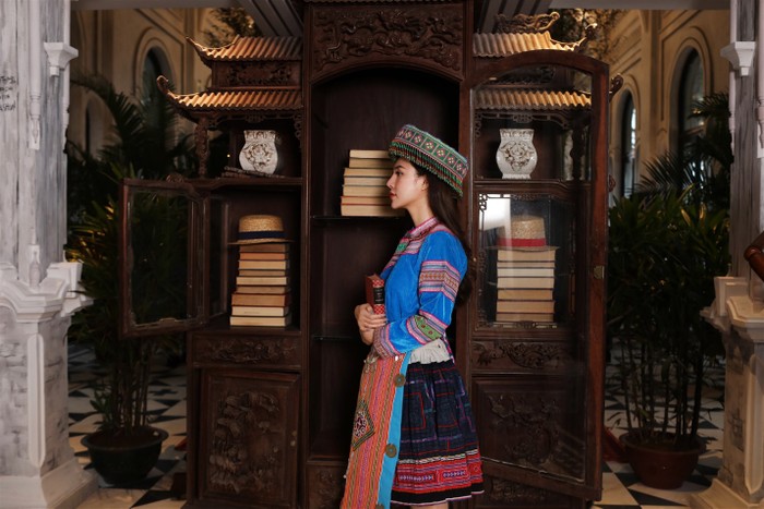 Chiếc tủ cổ mang dáng chùa Việt, những bình gốm mộc mạc… Ở bất cứ góc nào của Hotel de la Coupole, MGallery by Sofitel, cũng thấy một sự giao thoa đặc biệt tinh tế giữa hai nền văn hóa Pháp -Việt.