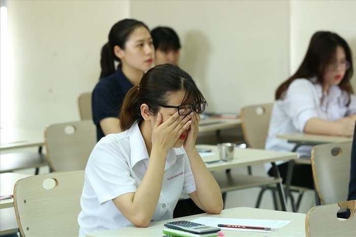 Với áp lực thi Trung học phổ thông, còn hơn cả thi Đại học, đại đa số học trò lớp 9 đã “khai bút” tại lớp học thêm. Ảnh minh họa: Laodong.vn