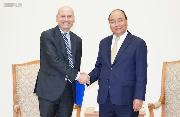 Thủ tướng Nguyễn Xuân Phúc và Đại sứ Italy Antonino Alessandro. Ảnh: Chinhphu.vn