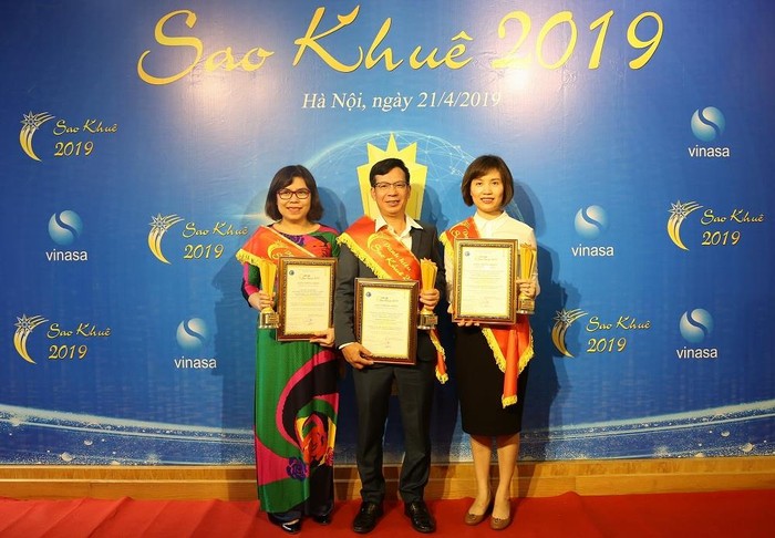 Đại diện BIDV nhận 03 danh hiệu Sao Khuê năm 2019