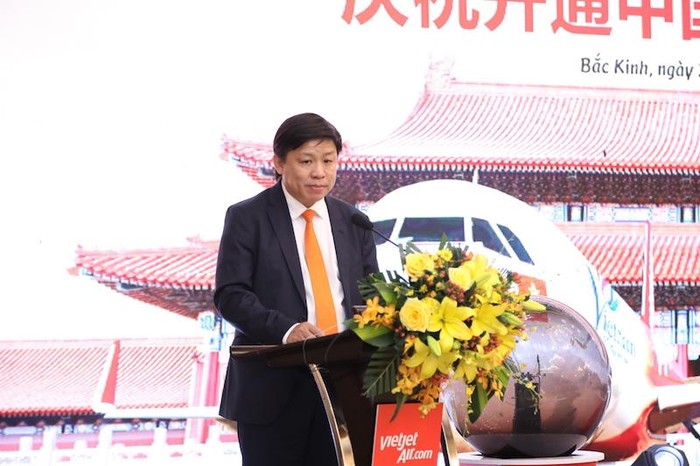 Ông Nguyễn Thanh Hùng, Phó chủ tịch Hội đồng quản trị Vietjet phát biểu công bố Lễ kỷ niệm 5 năm hoạt động của Vietjet tại Trung Quốc