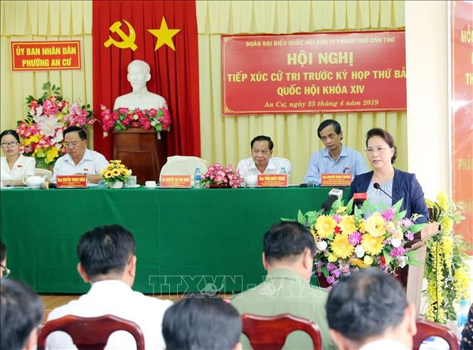 Chủ tịch Quốc hội Nguyễn Thị Kim Ngân phát biểu tại buổi tiếp xúc. Ảnh: Trọng Đức/TTXVN