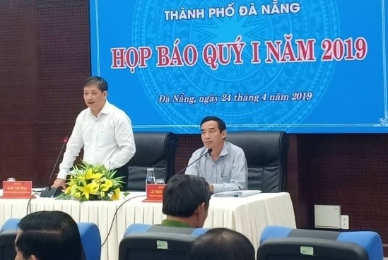 Nhiều câu hỏi về việc lãnh đạo Đà Nẵng ban hành các quyết định “tiền hậu bất nhất” đã được đặt ra tại phiên họp báo quý I/2019 vừa qua. Ảnh Quế Chi
