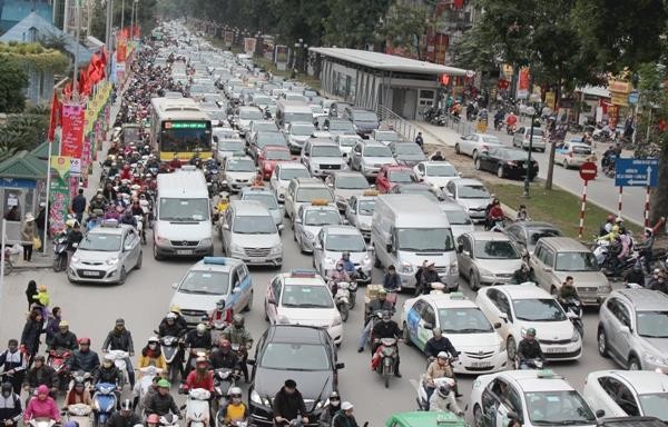 Ùn tắc giao thông xảy ra thường xuyên tại nhiều tuyến phố chính ở Hà Nội. Ảnh: TTXVN