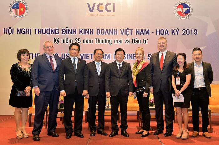 Phó Thủ tướng Trịnh Đình Dũng cùng các đại biểu tham dự hội nghị. Ảnh: VGP/Nhật Bắc