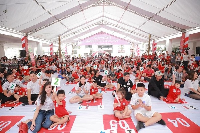 Hàng trăm phụ huynh và học sinh tham dự sân chơi nhí phiên bản Rung chuông Vàng mang tên “Super Tots”.