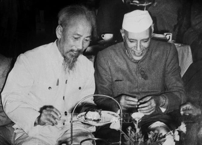 Chủ tịch Hồ Chí Minh đến thăm gia đình Thủ tướng Jawaharlal Nehru nhân chuyến thăm hữu nghị chính thức Ấn Độ từ 5-14/2/1958. Ảnh: Tư liệu TTXVN