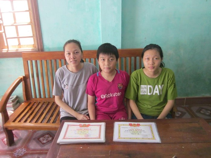 Dù hoàn cảnh khó khăn nhưng 3 chị em luôn đạt thành tích cao trong học tập.