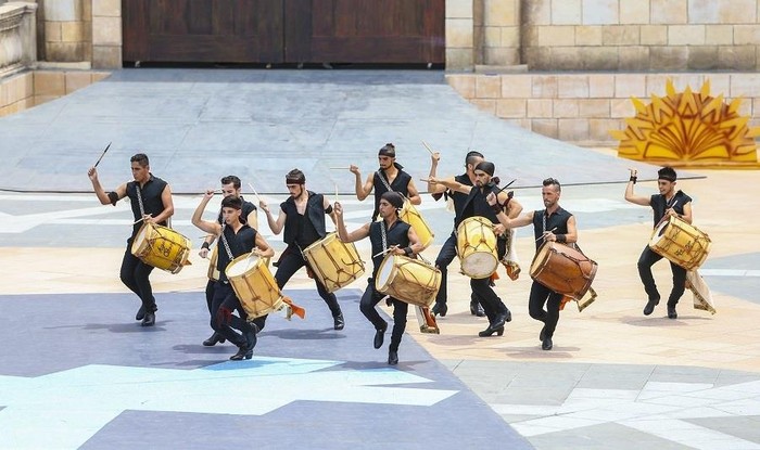 “Vũ hội Ánh Dương” – show diễn được đầu tư hơn 100 tỷ đồng trở thành “đặc sản” của Bà Nà Hills để thu hút du khách mùa hè này.