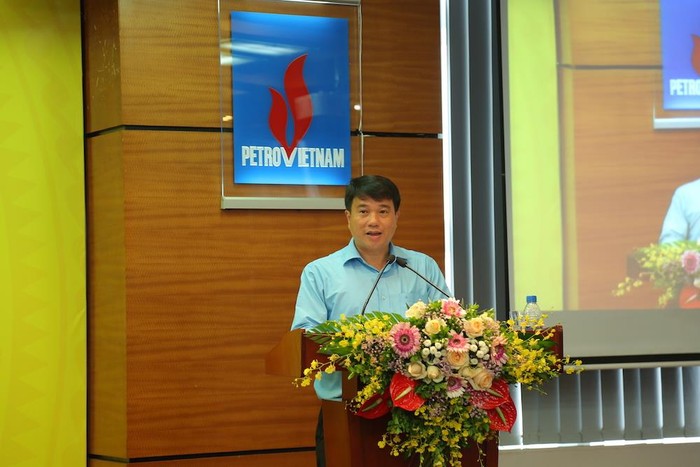 Bí thư Đảng uỷ Khối Doanh nghiệp Trung ương Y Thanh Hà Niê Kđăm phát biểu.