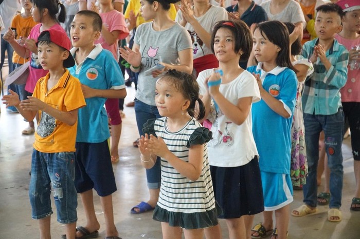 Điệu nhảy “Chicken dance&quot; say mê của của các em nhỏ khuyết tật đến từ Trung tâm Thuỵ An