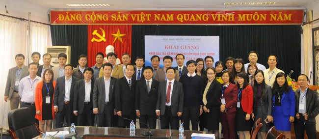 Tiến sĩ Phạm Xuân Thanh tham dự một lễ khai giảng Chương trình đào tạo kiểm định viên kiểm định chất lượng giáo dục (Ảnh: http://tintuc.vnu.edu.vn)